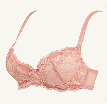 ブラデリス一番人気の定番補整ブラ「ジャスミンブラ」と同パターンを採用。脇や背中のお肉をしっかり集めて、ふんわりキープ。