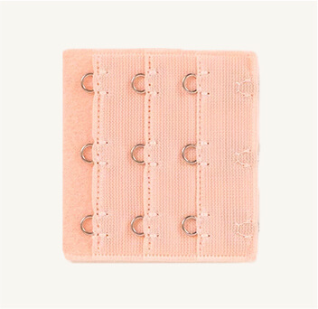 アンダーサイズを柔軟に調節できる「+5cmの延長ホック」をプレゼント。